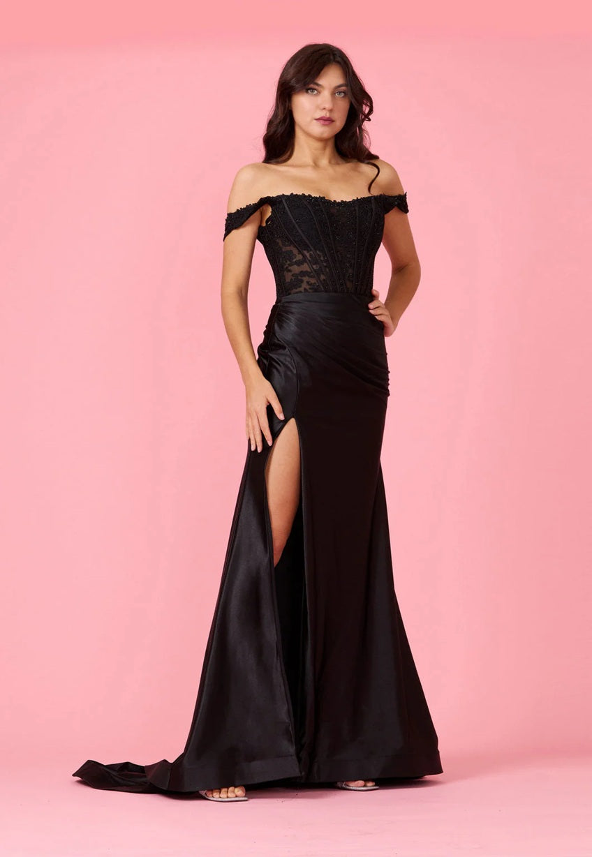 11470 Black satin corset fitted split. Off shoulder