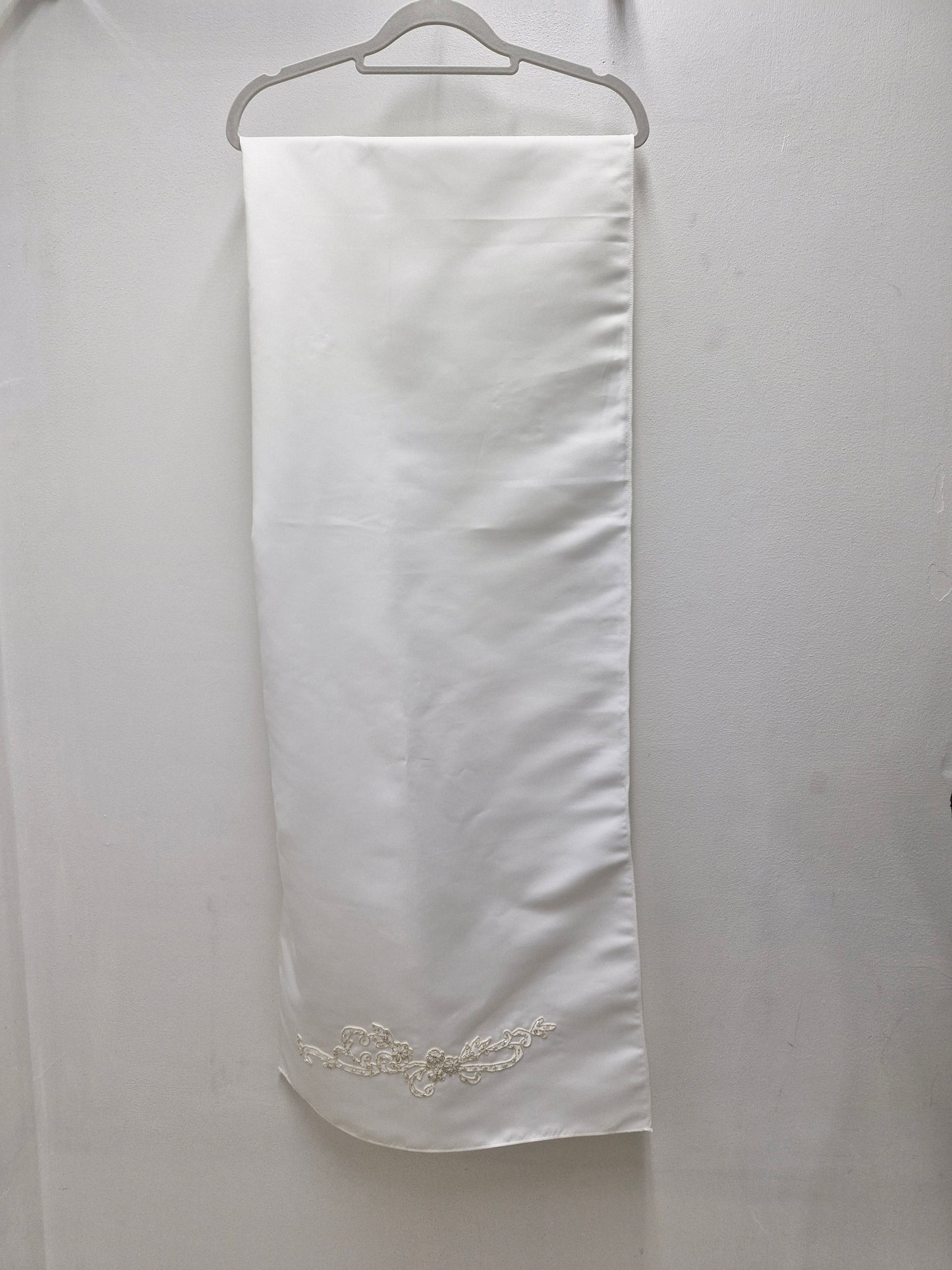 Wp1001 thick cream satin wrap. Stunning gold detail.