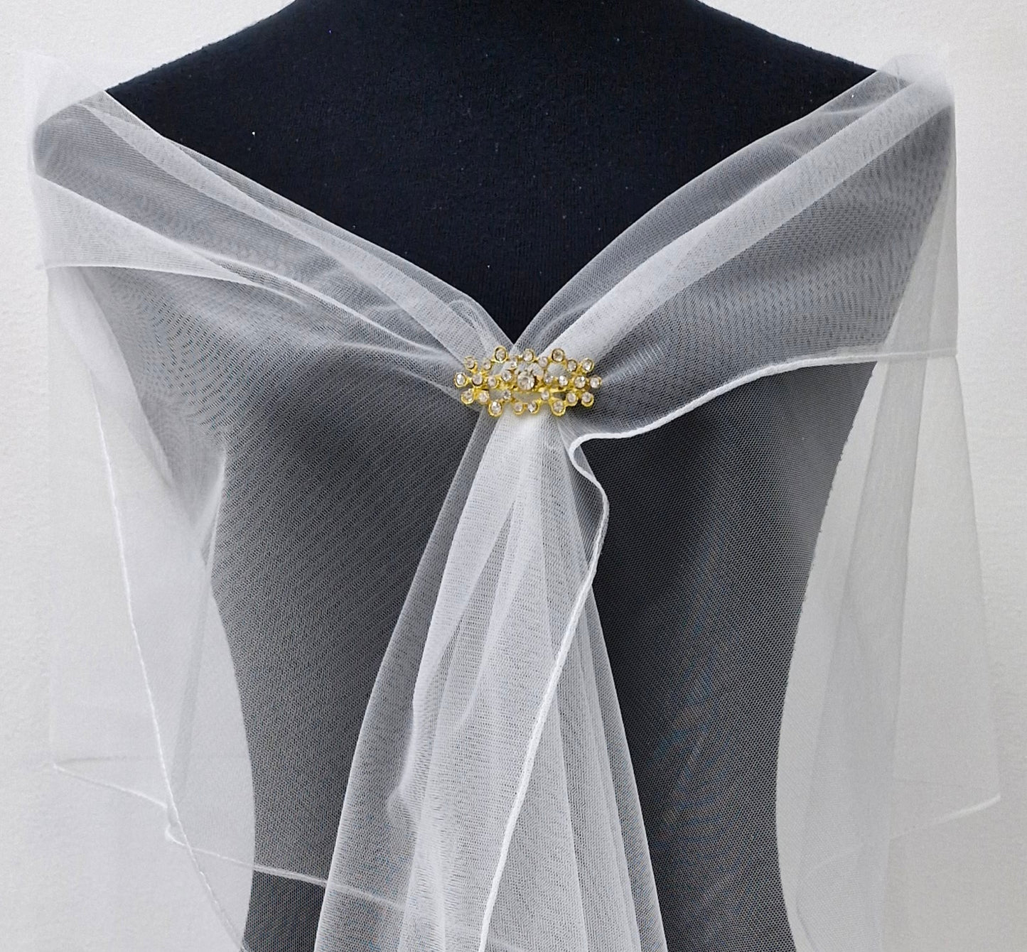 WB100 bright gold and diamante brooch.