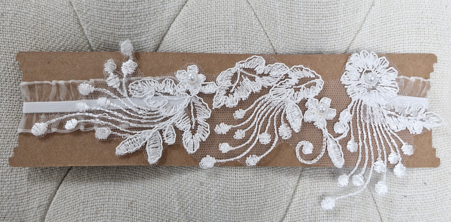 BBG15 White lace garter with white organza ribbon and pearl detail flower.