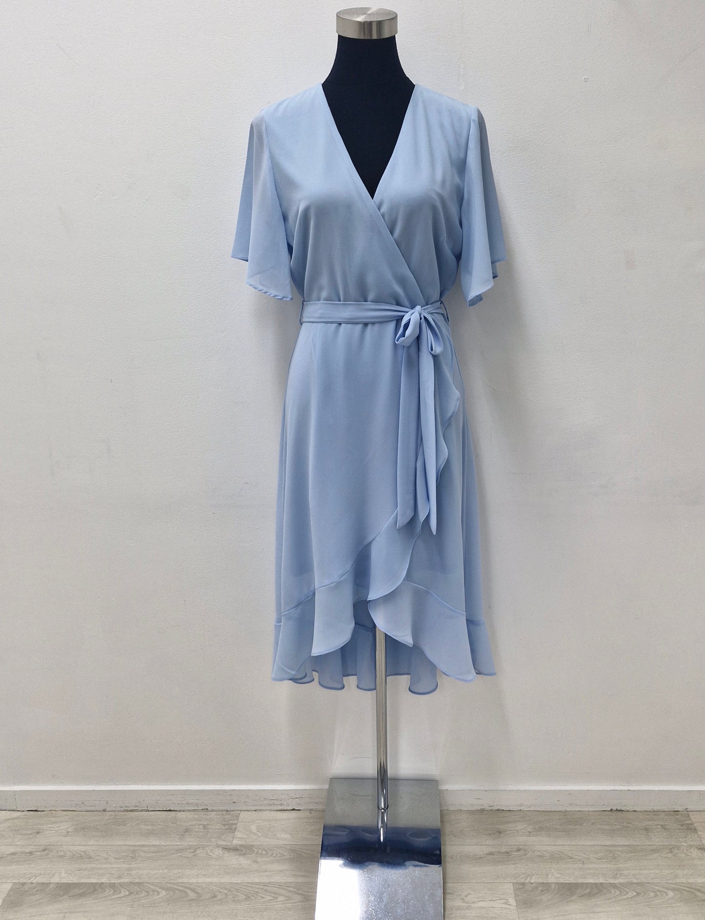 11506 Light blue chiffon high low. Short sleeves. HIRE.