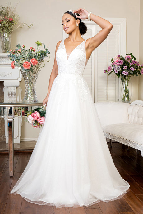 71152 -V neck. Low V back. A line. Embroidery and tulle. Size 22.