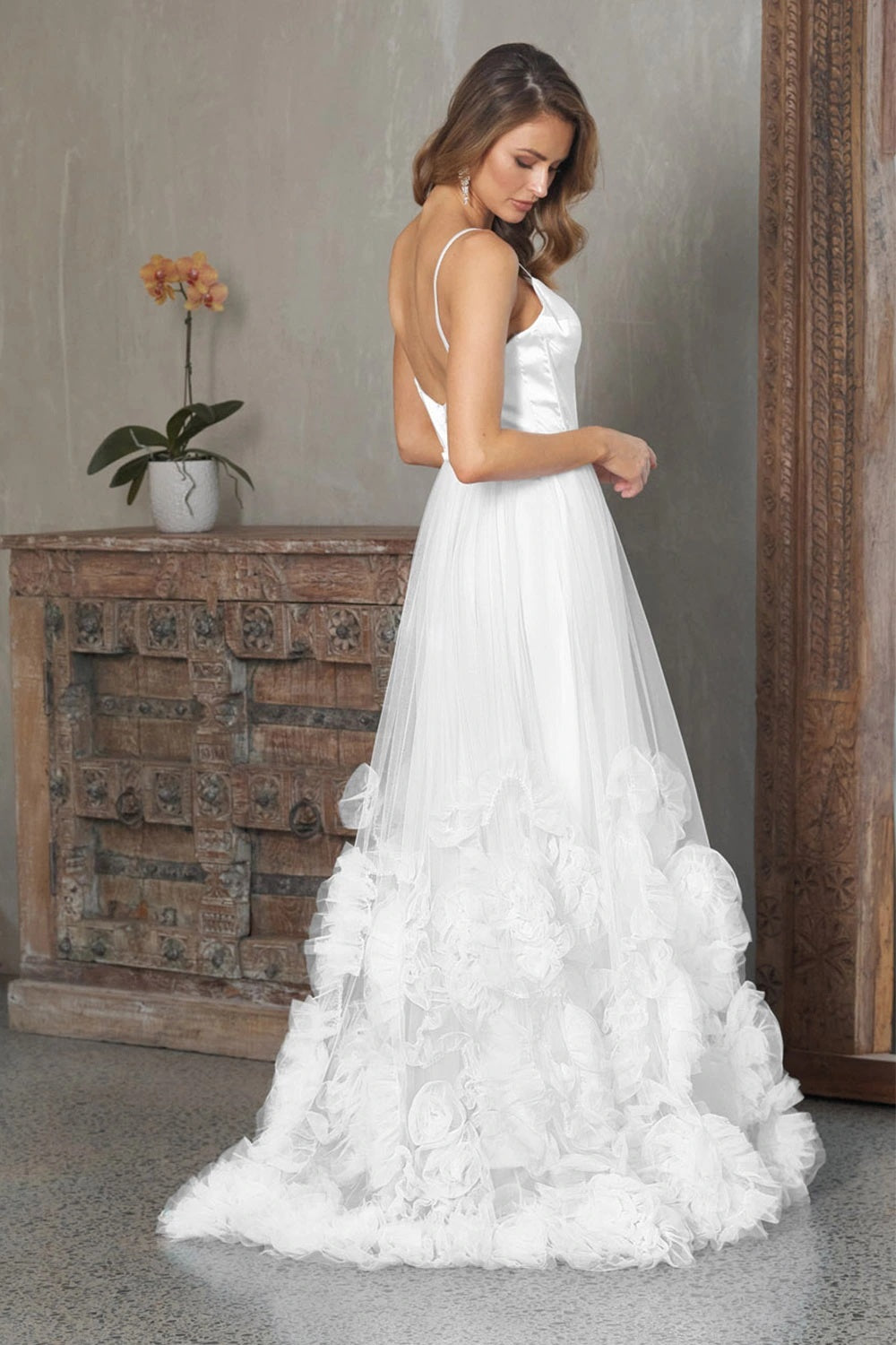 71530 Sweetheart satin bustier and feminine tulle skirt.