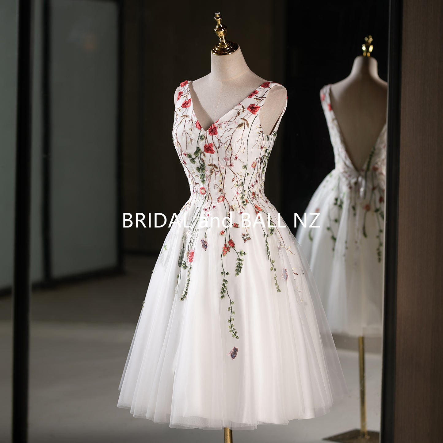 71655- Gorgeous, vintage, midi alternative wedding gown