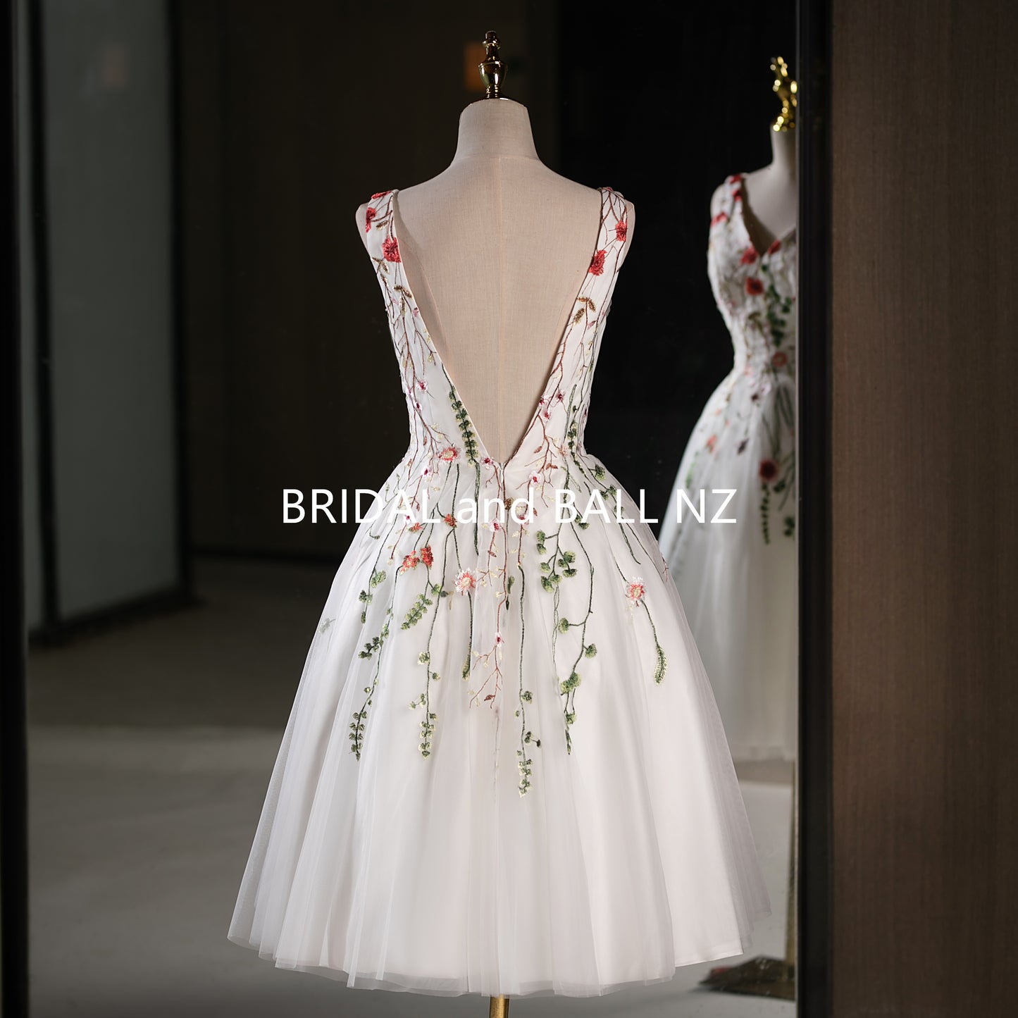 71655- Gorgeous, vintage, midi alternative wedding gown