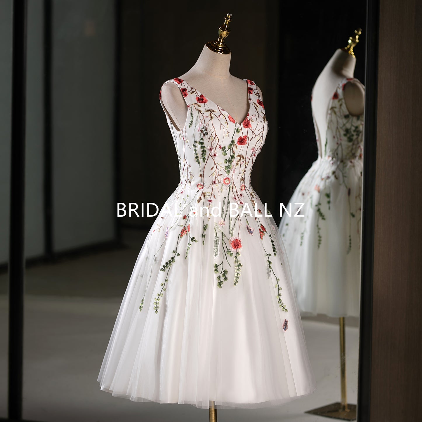 71655- Gorgeous, vintage, midi alternative wedding gown