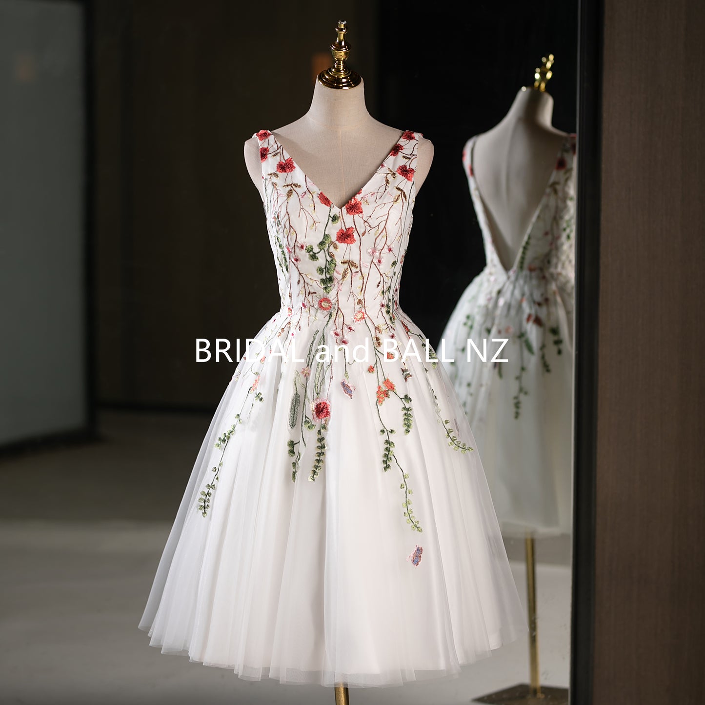 71655- Gorgeous, vintage, midi alternative wedding gown