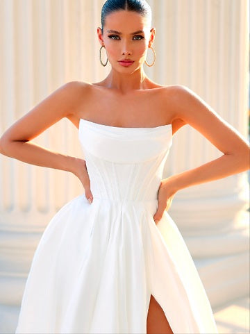 71810 / LINA / TK241. Stunning strapless gown