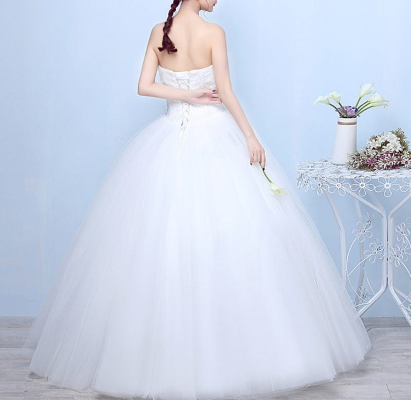 71826 Tulle princess wedding gown. Lace up bodice