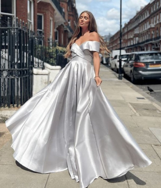 71836 Silver/grey Mikado off shoulder. Just stunning!