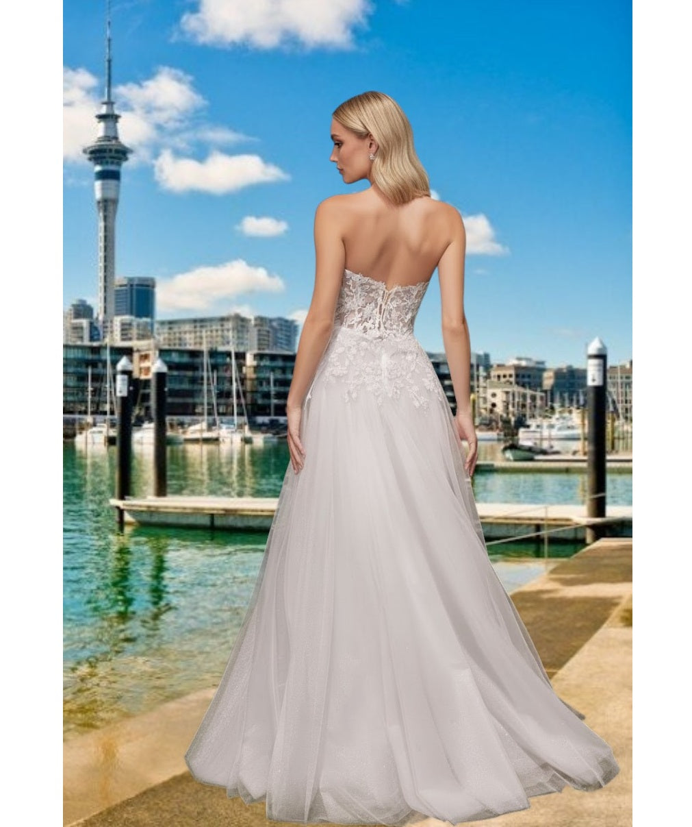 71840 Strapless sweetheart applique bodice