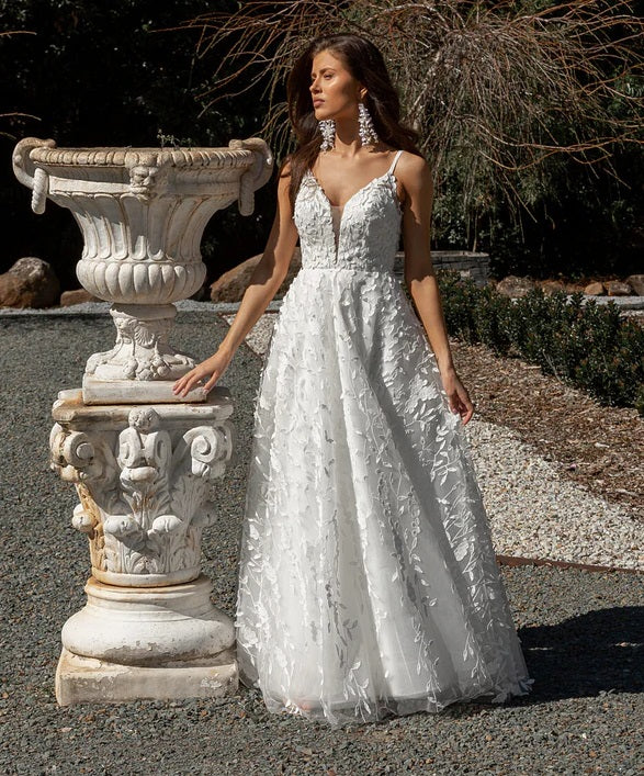 71853 Amy by Tania Olsen. V neckline. 3D floral lace. Aline.