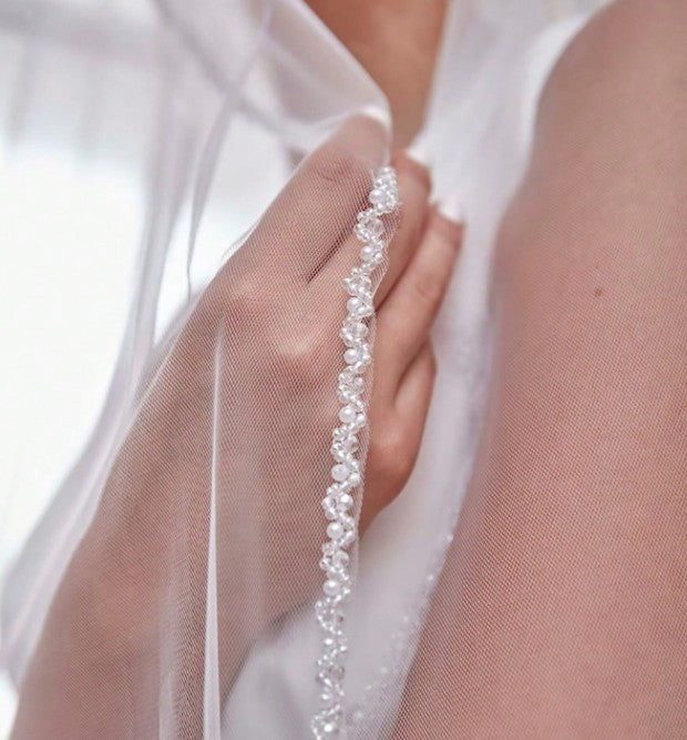 BBV101 single layer beaded edge fingertip veil