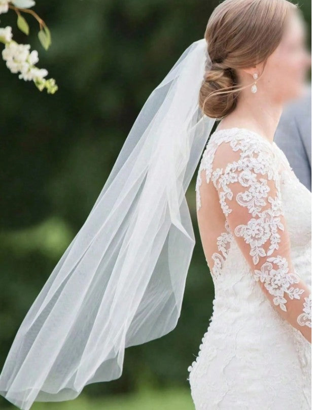 BBV102 Simple short 1 layer tulle veil.