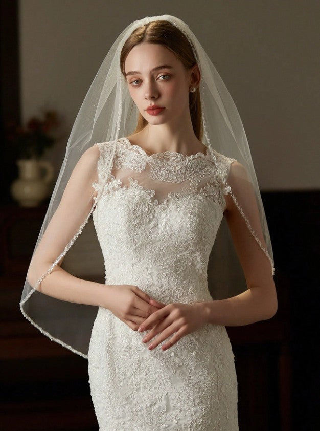 BBV105 1 layer fingertip veil with pearl and sequin edge