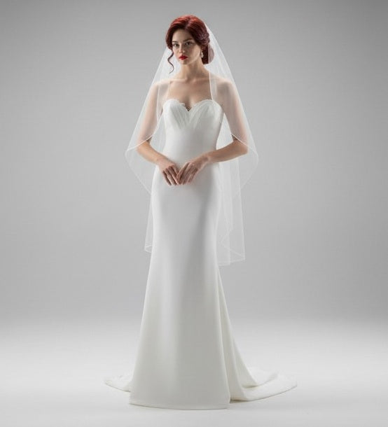 BBV80 single layer fingertip veil with pencil edge.