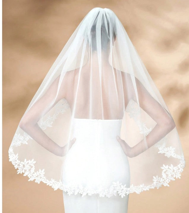 BBV98 single layer lace edge fingertip veil