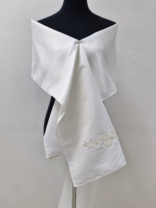 Wp1001 thick cream satin wrap. Stunning gold detail.
