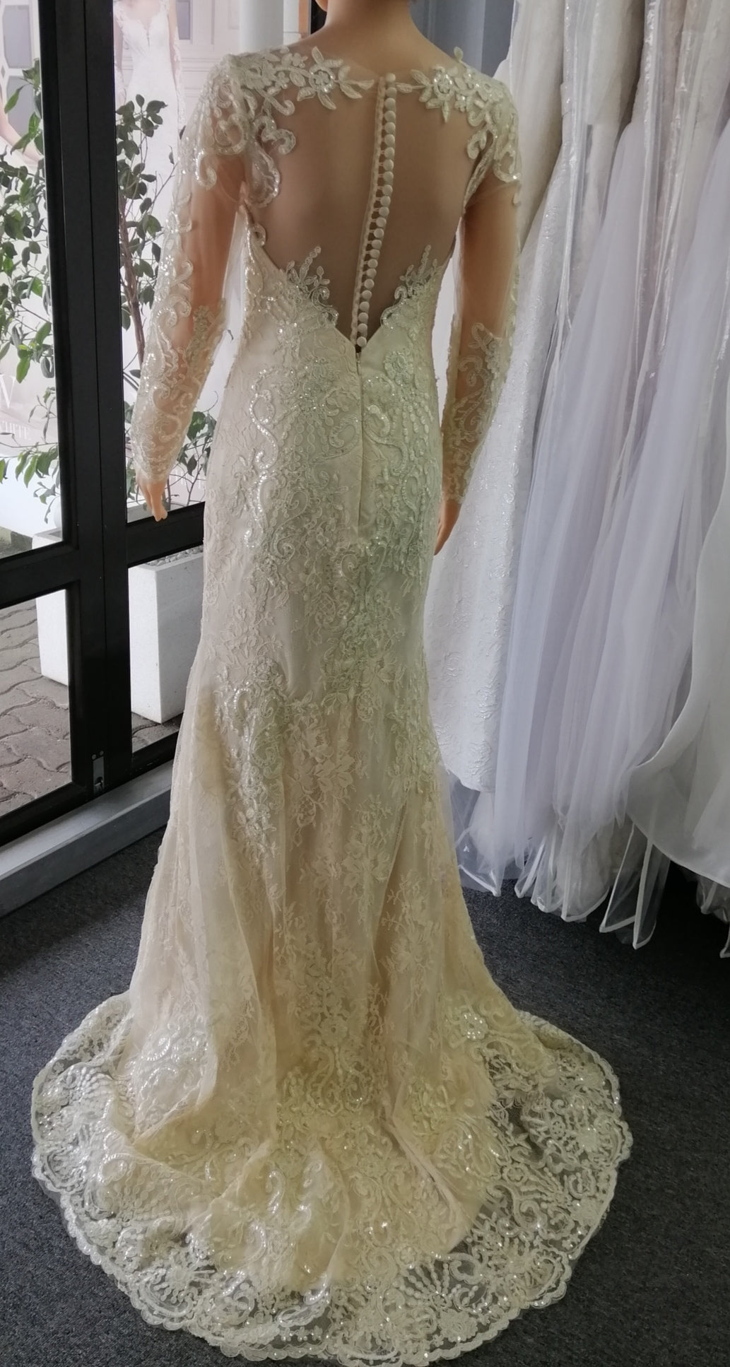 1820 size 6 champagne long sleeved formal wedding gown