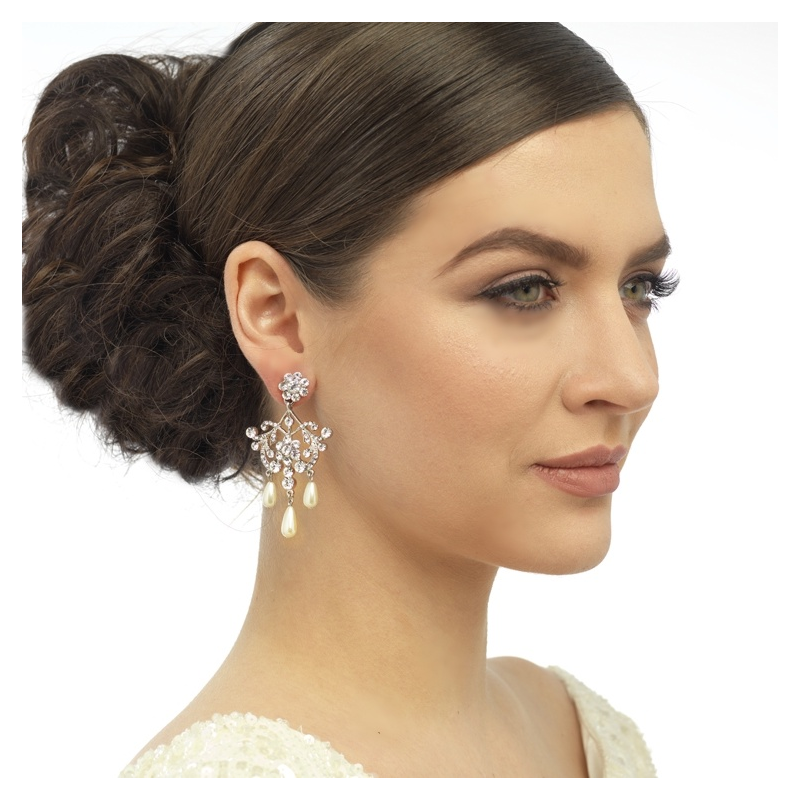 7406 Precious pearl earrings in a vintage inspired design.