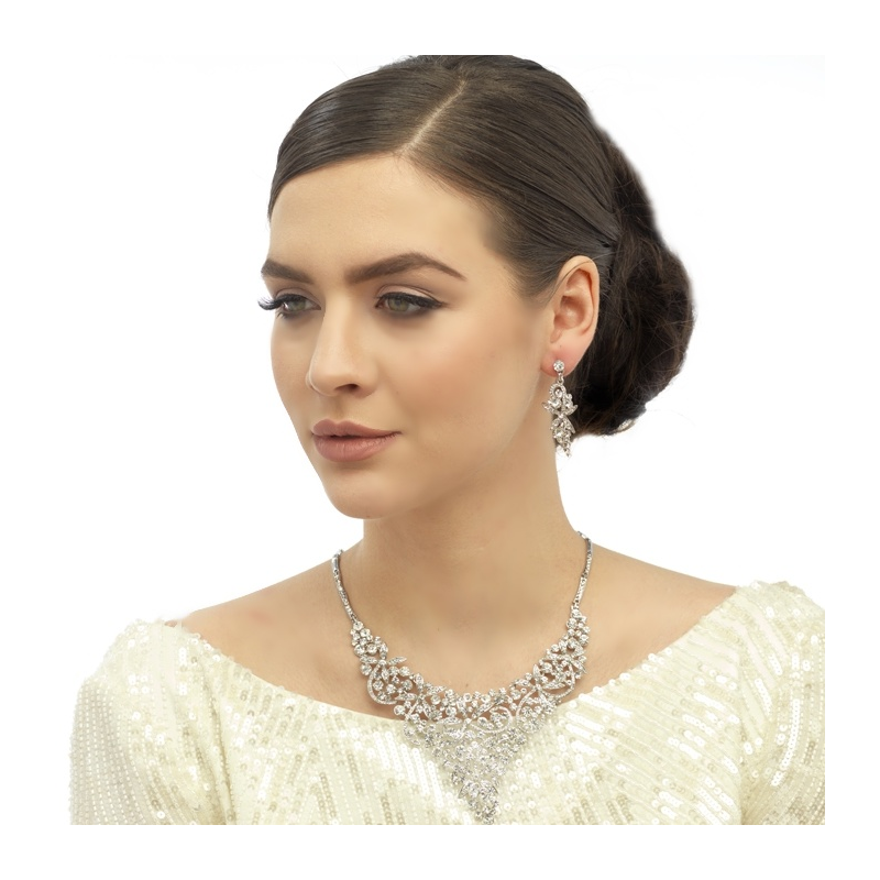 7409 Chic crystal earrings. Unique design with clear crystals on a rose gold plated finish.