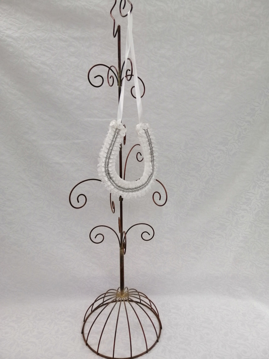 BBHS18 white and silver bridal horse shoe with embellishments