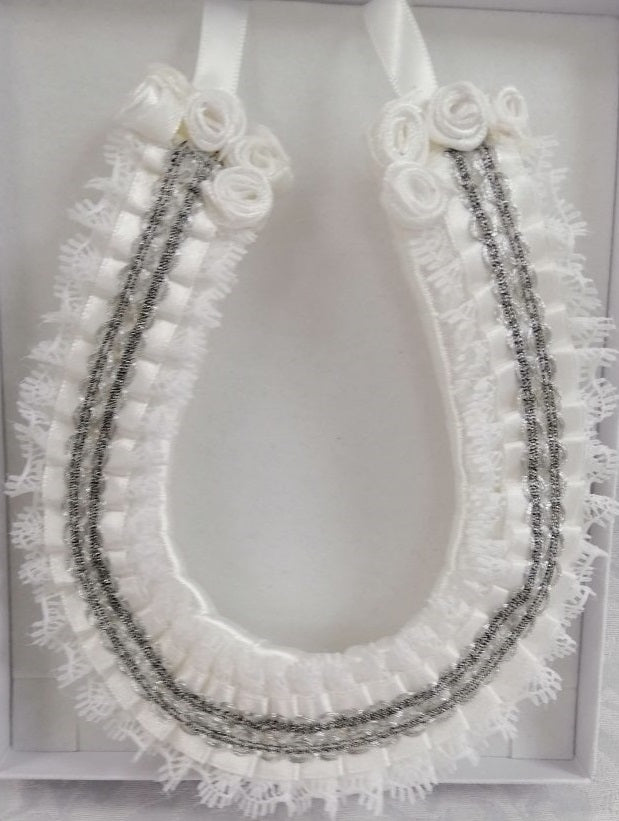 BBHS18 white and silver bridal horse shoe with embellishments