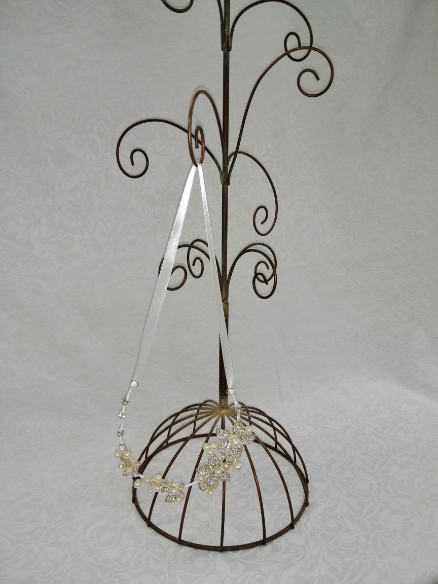 BBHS20. Beautiful, unique, pearl and diamante bridal horseshoe.