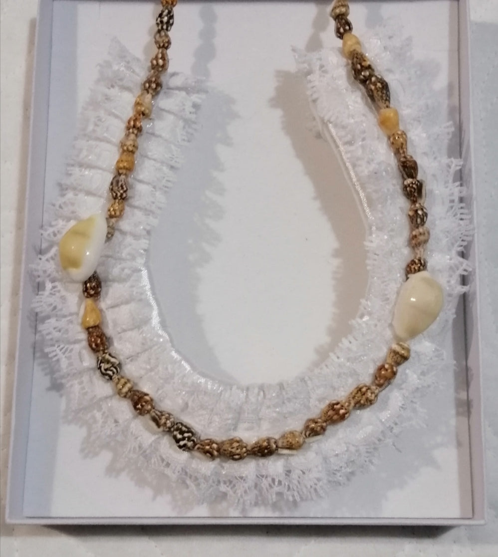 BBHS23 white satin, lace and shell bridal horse shoe. Perfect for a beach wedding.