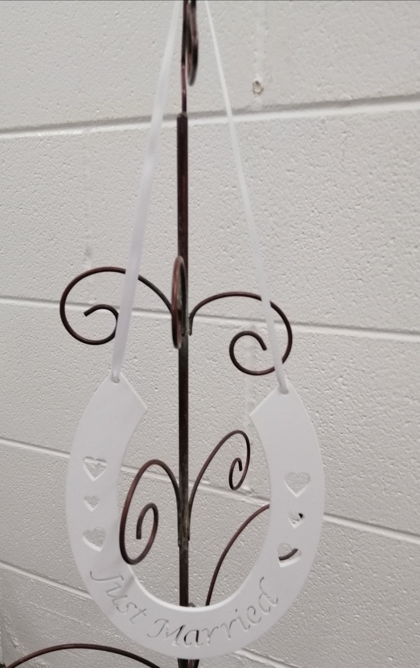 BBHS30 White, light, elegant wooden bridal horseshoe 15 x 18cm.