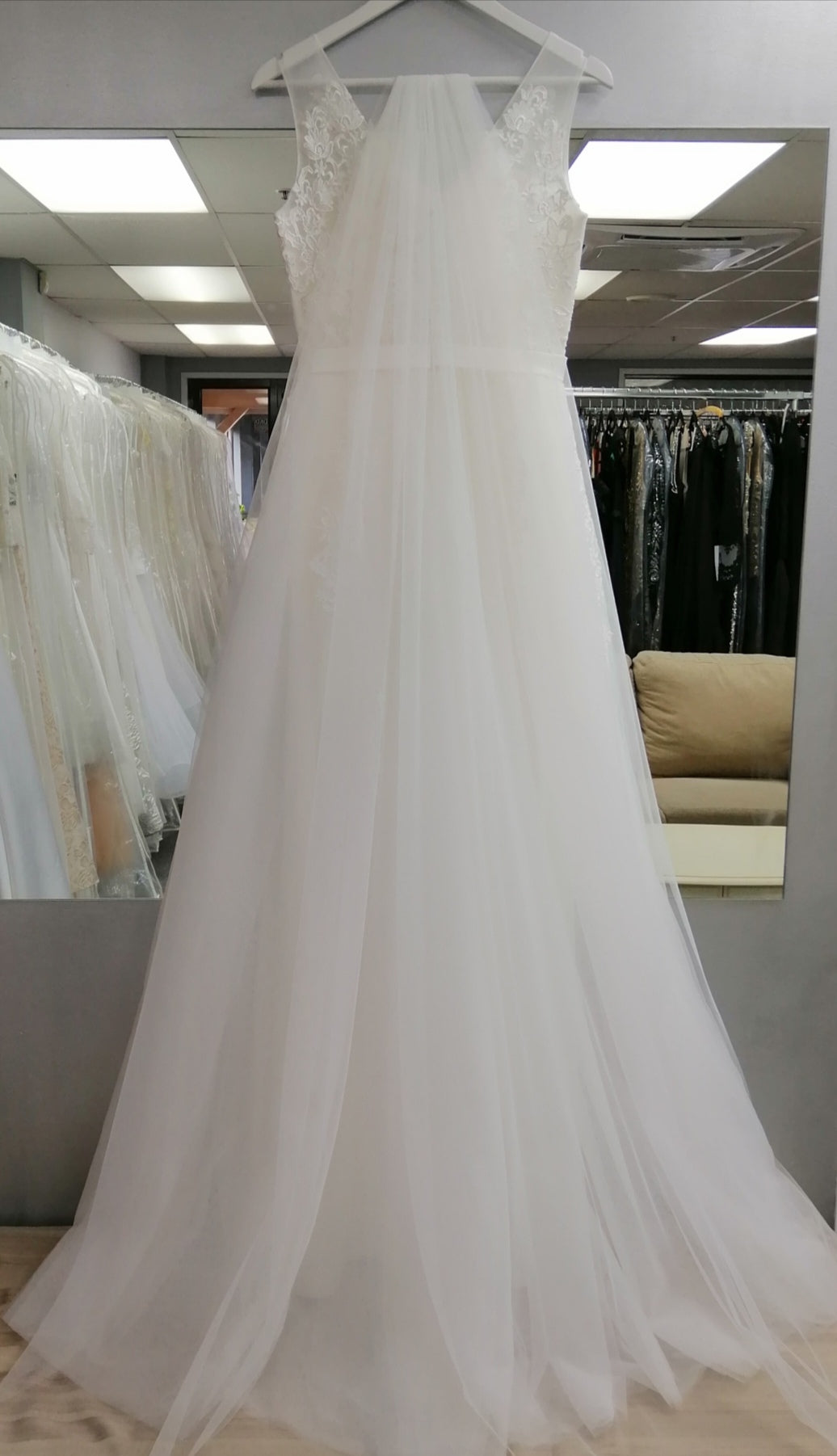 BBV1 Simple 2m veil. Perfect addition to most bridal gowns