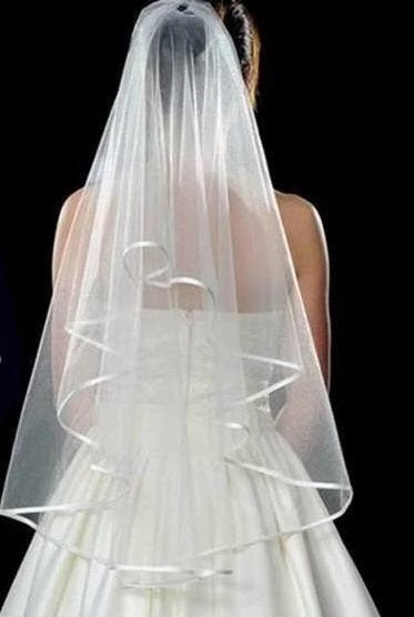 BBV41 short double layer veil with satin trim