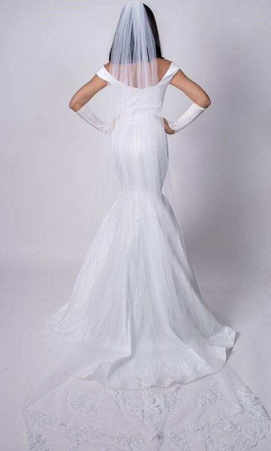 BBV4 single layer 3m Cathedral veil with lace detail trim. Elegant addition