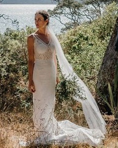 BBV1 Simple 2m veil. Perfect addition to most bridal gowns