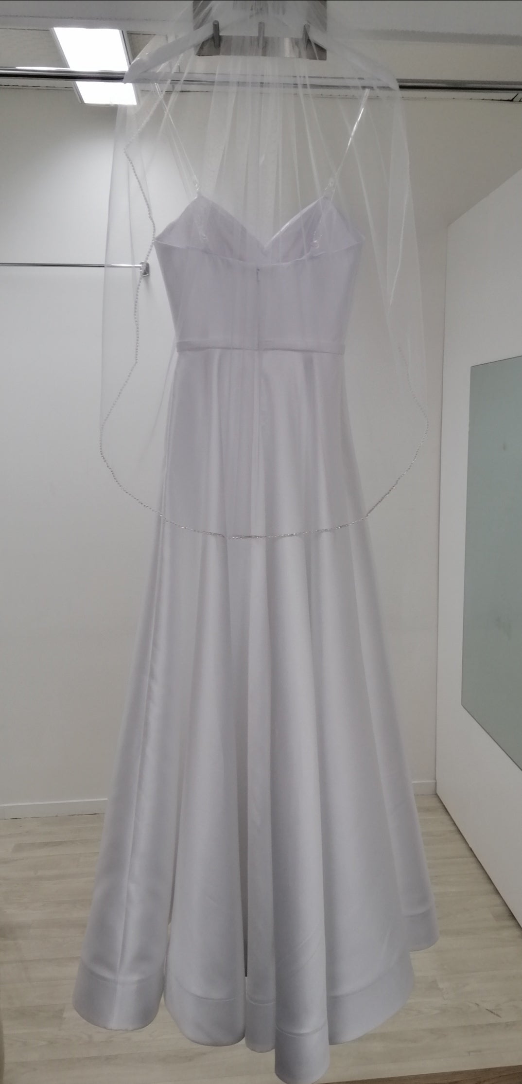 BBV3 single layer rhinestone edge fingertip veil 90cm