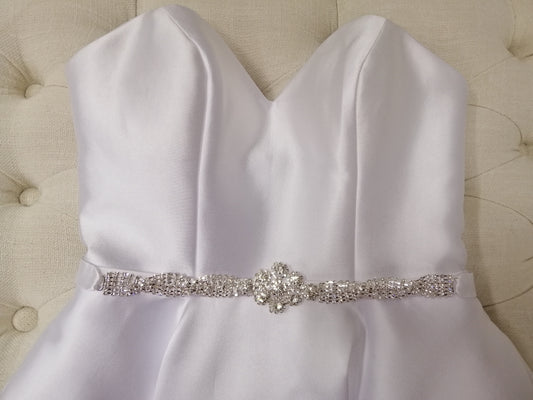 BBB5 Belt made of white satin ribbon with 27cm of diamante detail