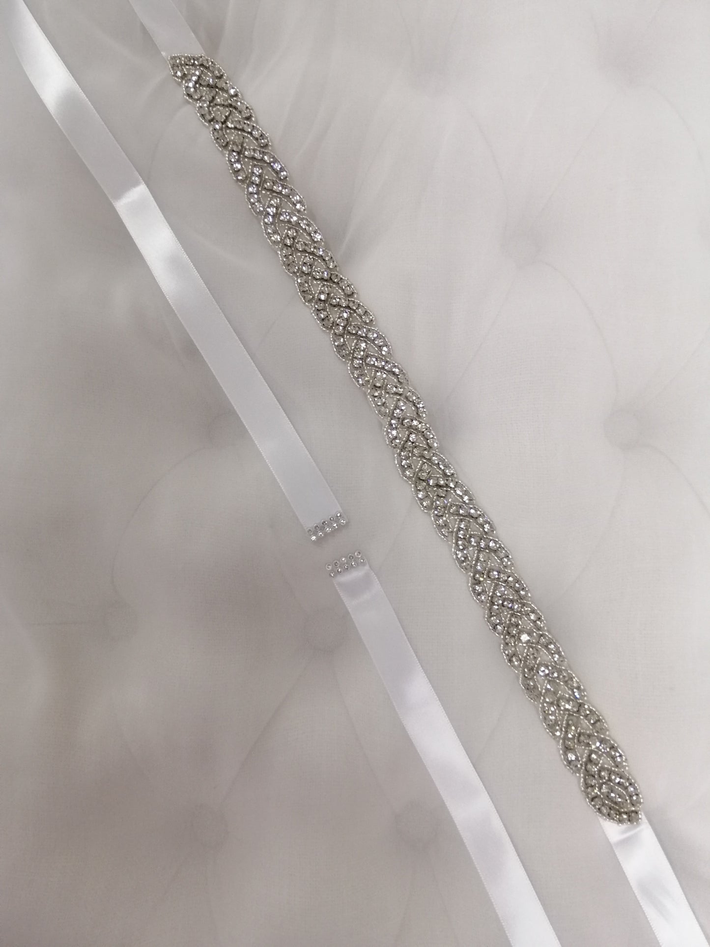 BBB6 Belt made of white satin ribbon with 43cm diamante detail.
