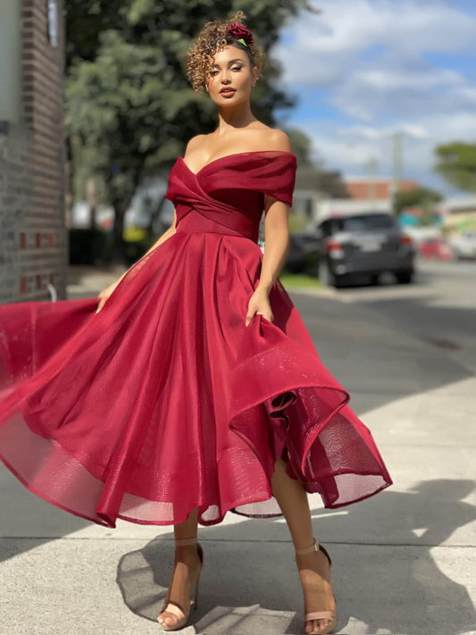 11182 Jadore JX4003. Burgundy. Vintage length. Stunning neckline.
