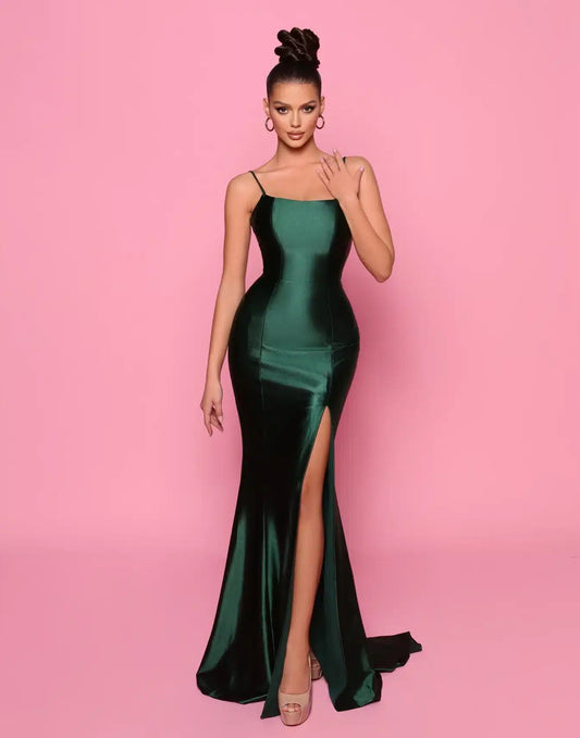 11525 Fitted stretch glossy emerald. Leg split