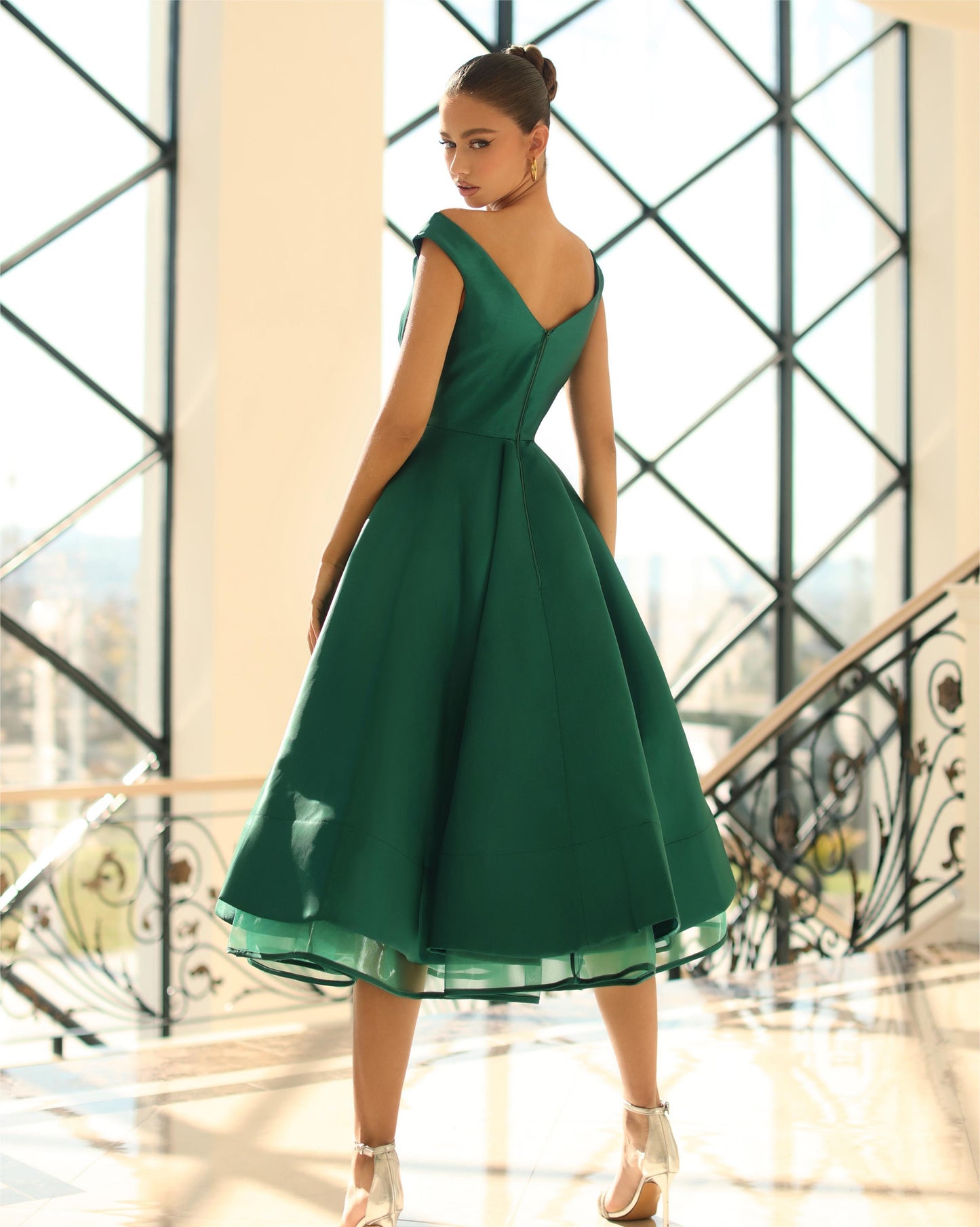11572 Stunning green mikado satin midi.