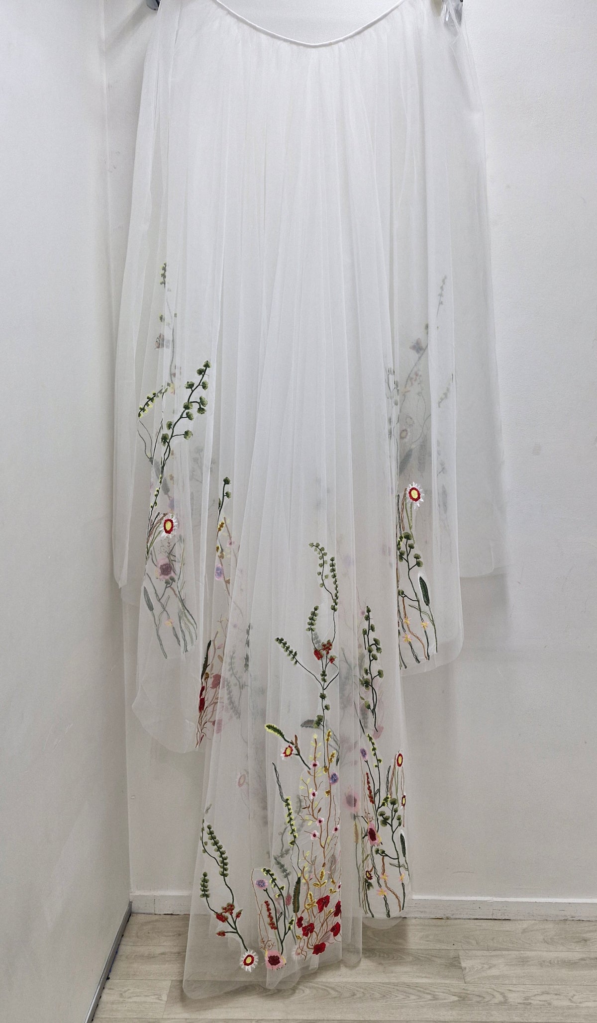 72150SK . Striking tulle 'POPPY' overskirt