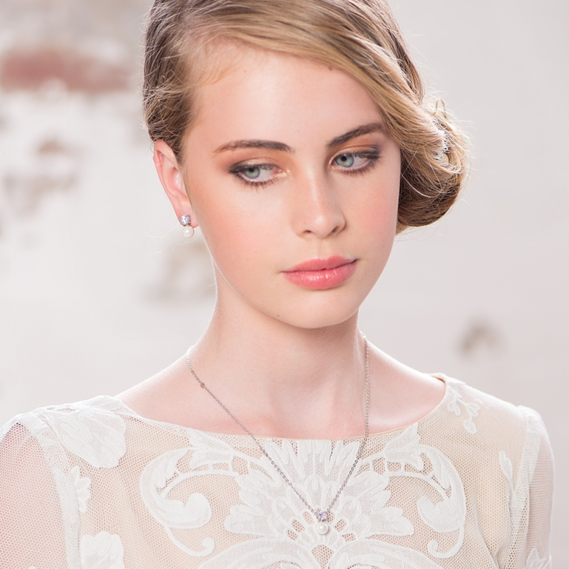 7681 Cubic Zirconia - Elegant Pearl Necklace Set.