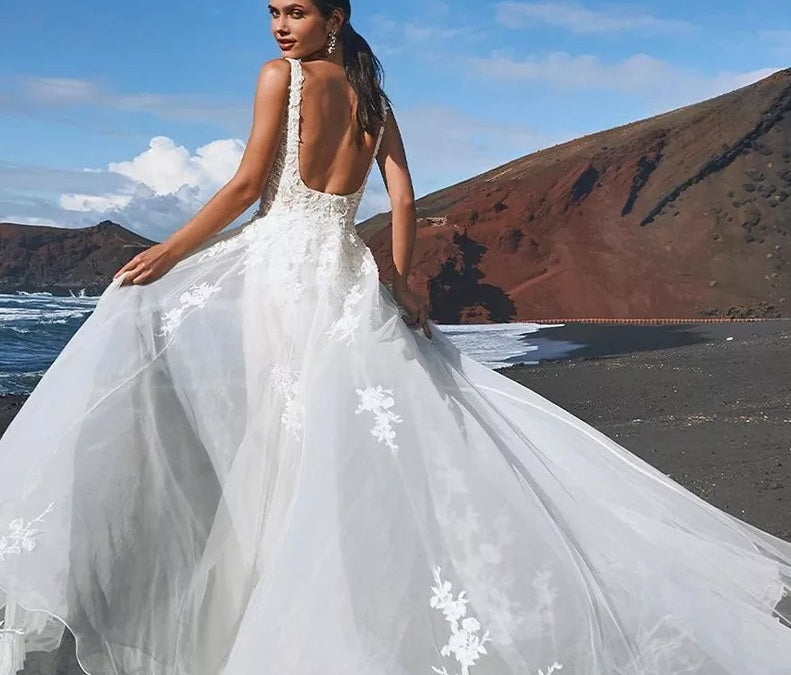 71375SK. White tulle overskirt with applique