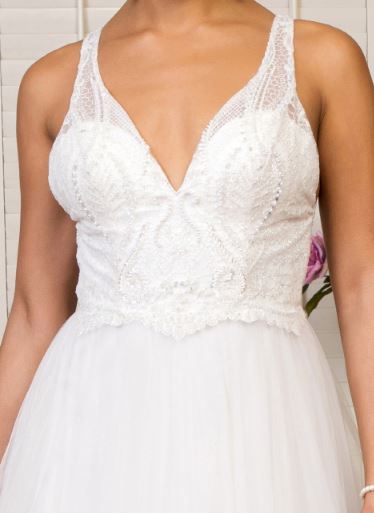 71605 Features intricate beadwork and baroque embroidery