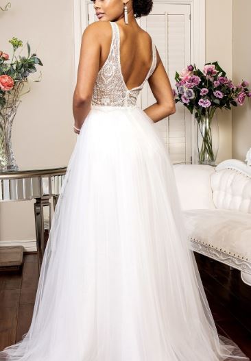 71605 Features intricate beadwork and baroque embroidery