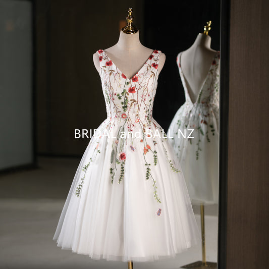 71655- Gorgeous, vintage, midi alternative wedding gown