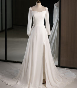 71761 Sweetheart neckline, long sleeves. Soft chiffon skirt. Simple and elegant. Size 8