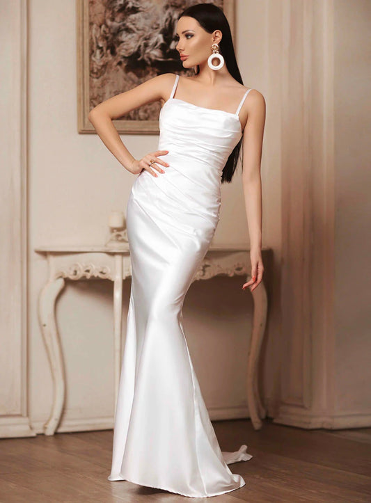 71818 Classic, fitted wedding gown