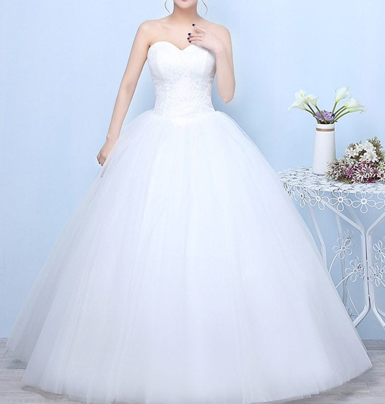 71826 Tulle princess wedding gown. Lace up bodice