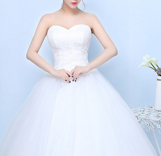 71826 Tulle princess wedding gown. Lace up bodice